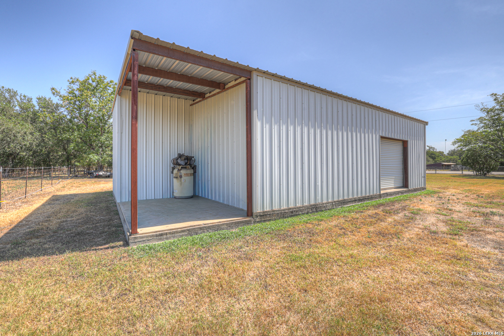 main property photo 33