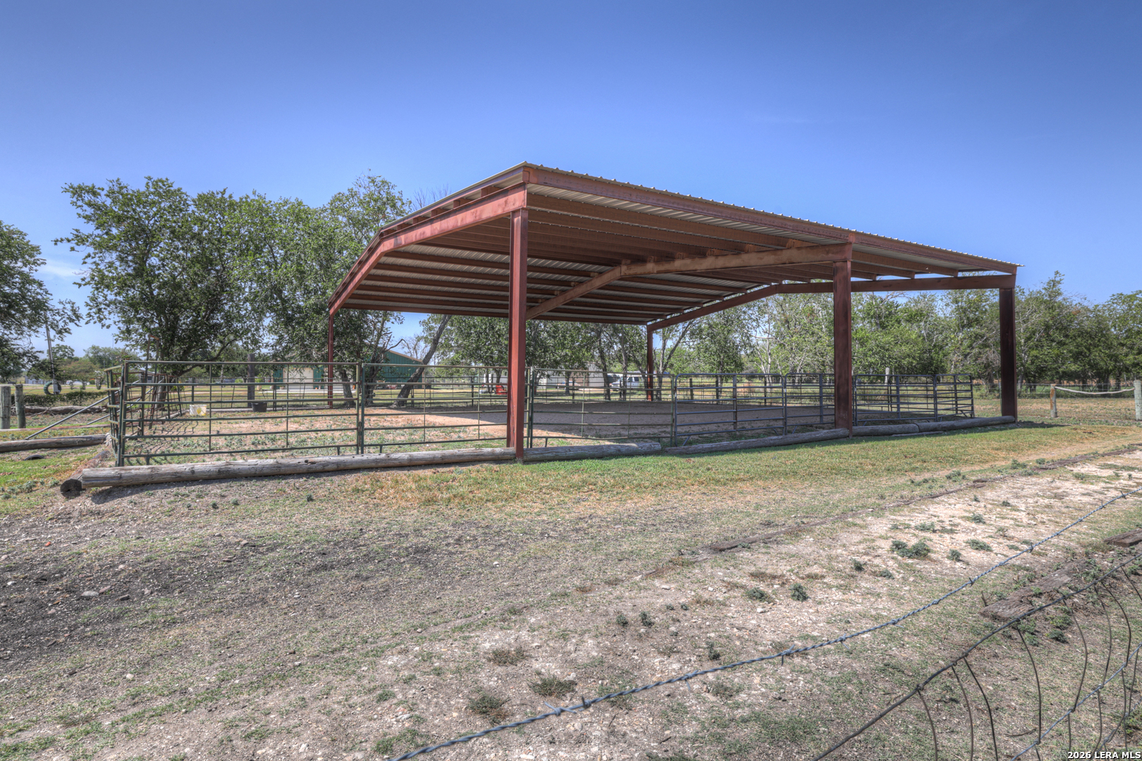 main property photo 40