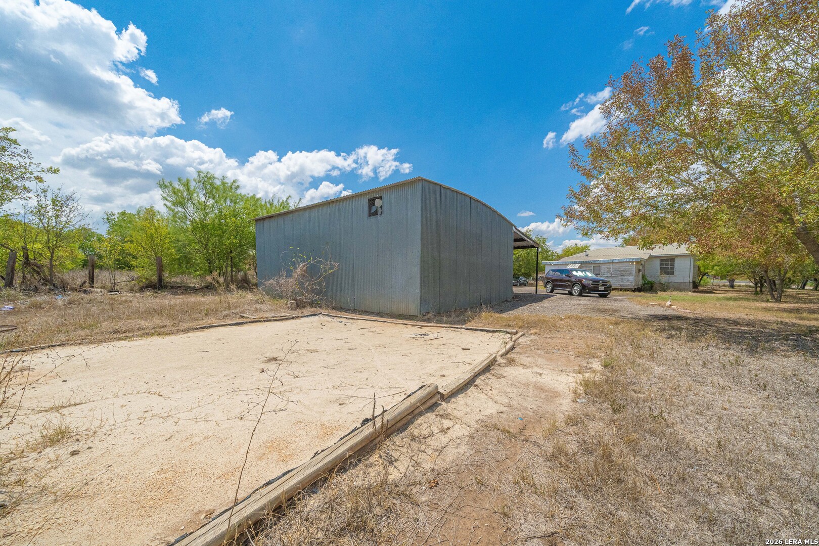 main property photo 40