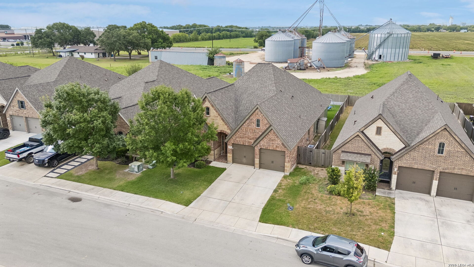main property photo 40