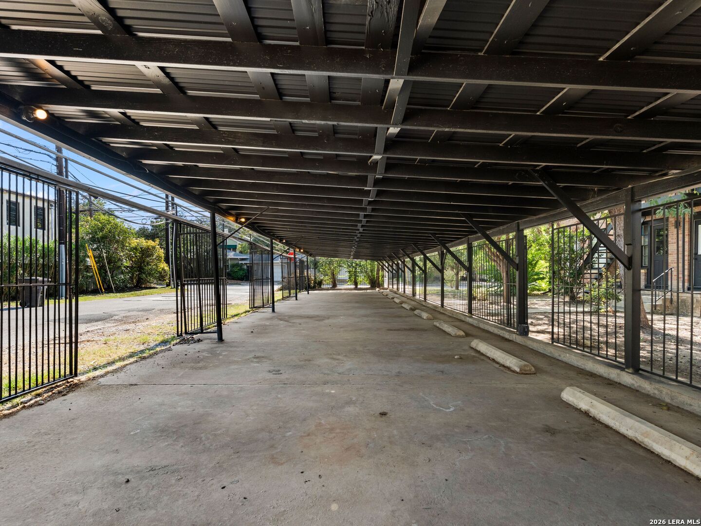 main property photo 28