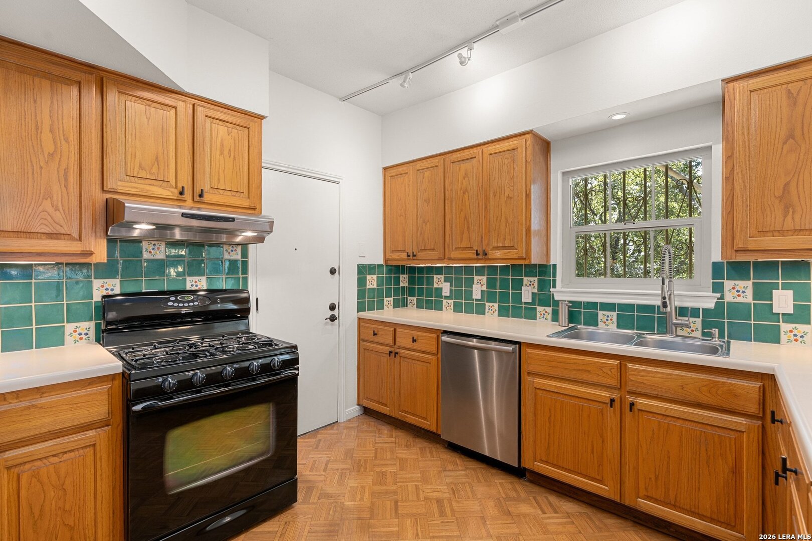 main property photo 16