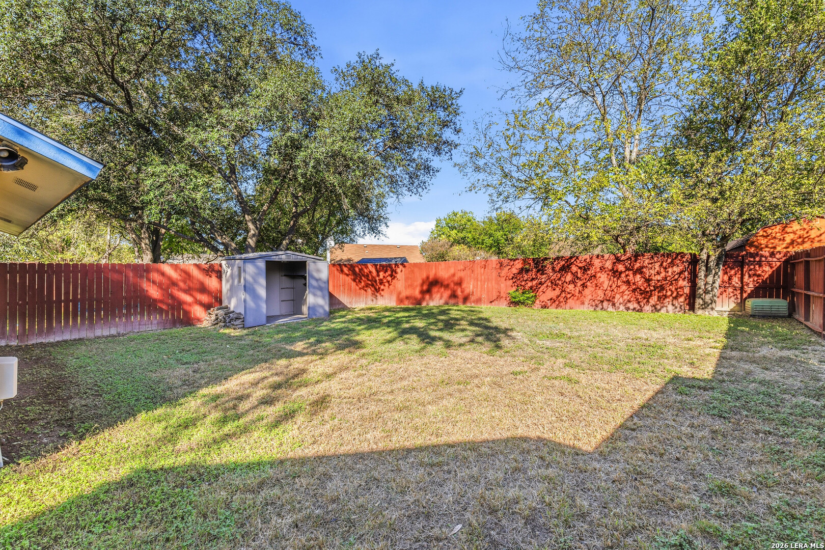 main property photo 28