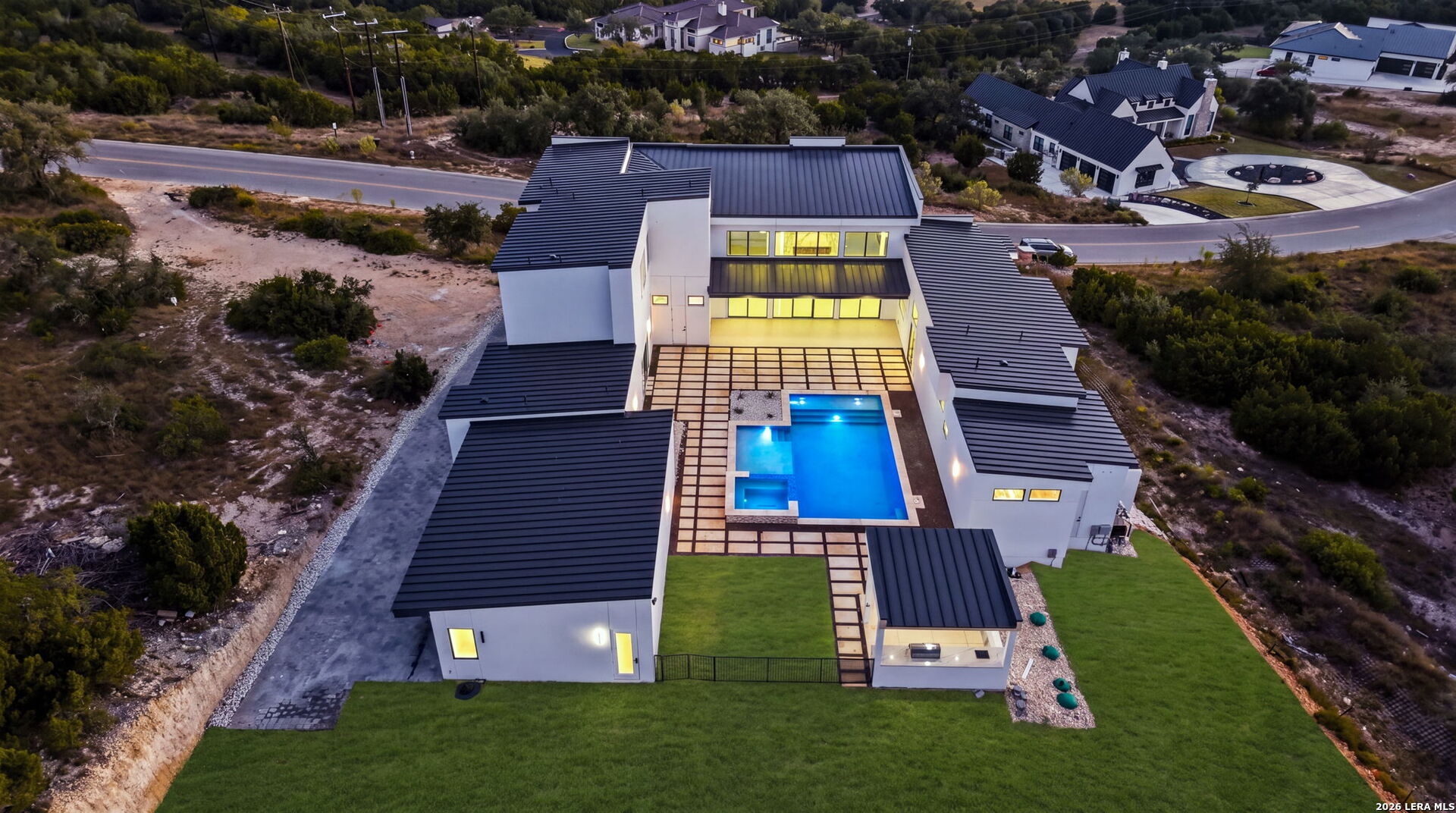 main property photo 16