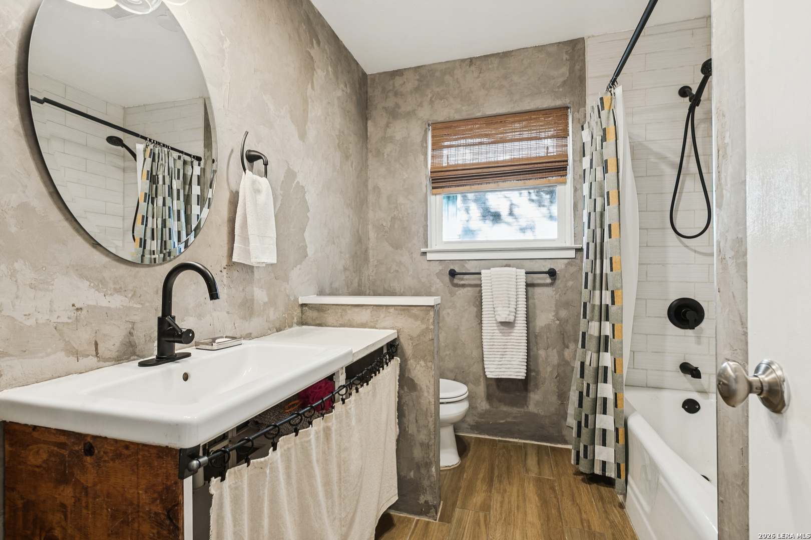 main property photo 23