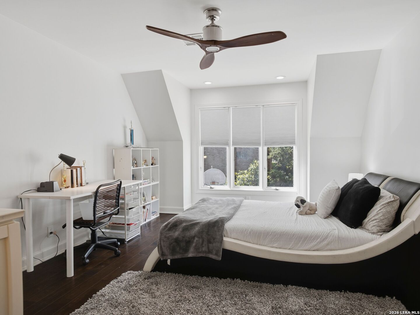main property photo 78