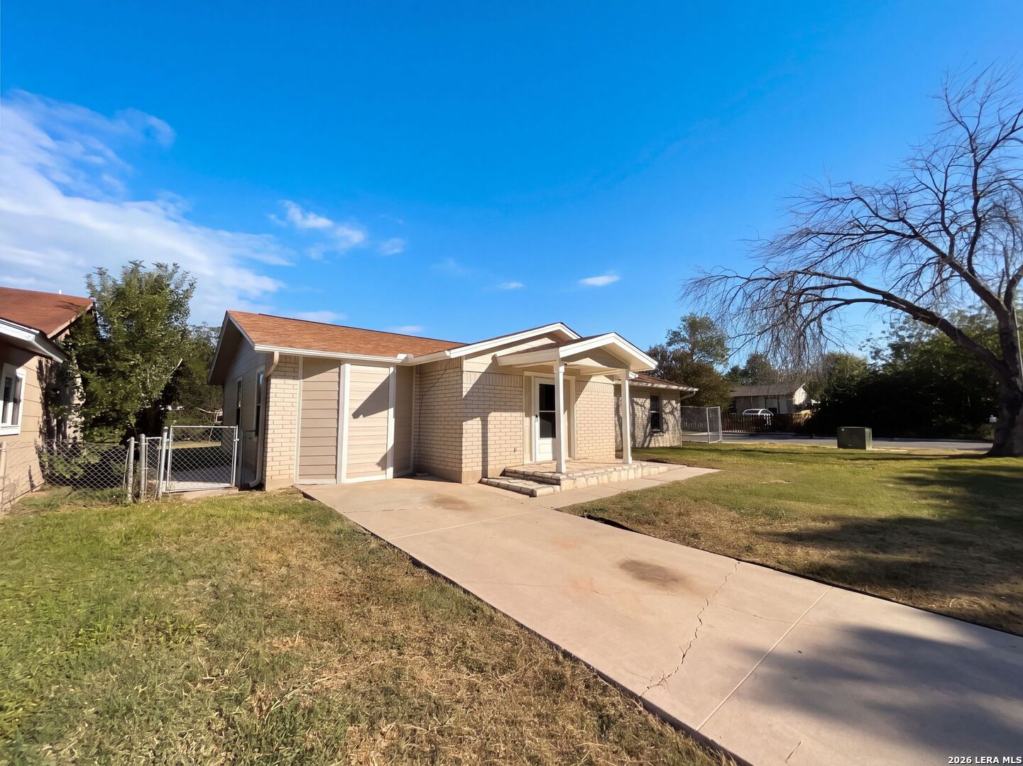 main property photo 17