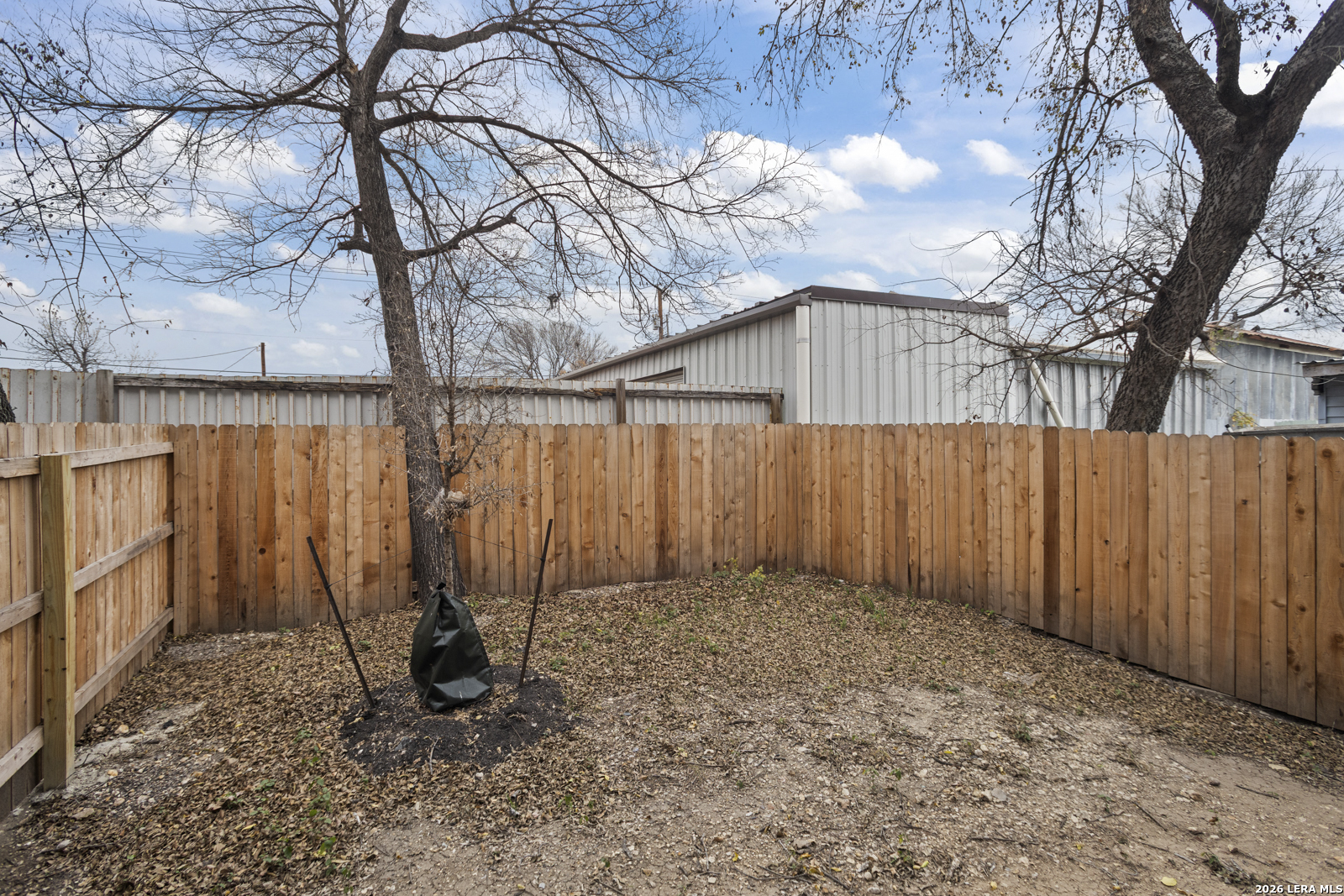main property photo 28