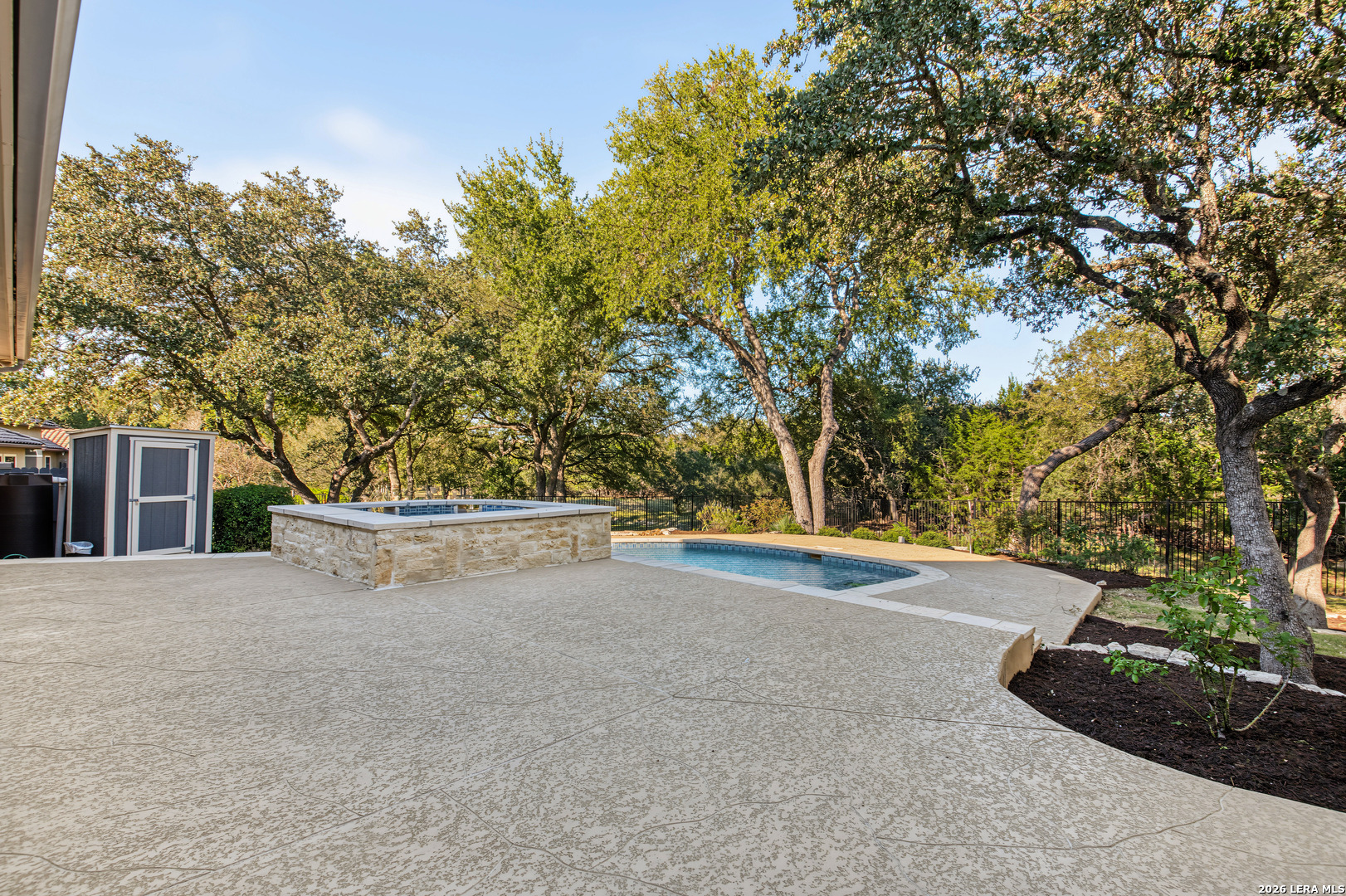 main property photo 18