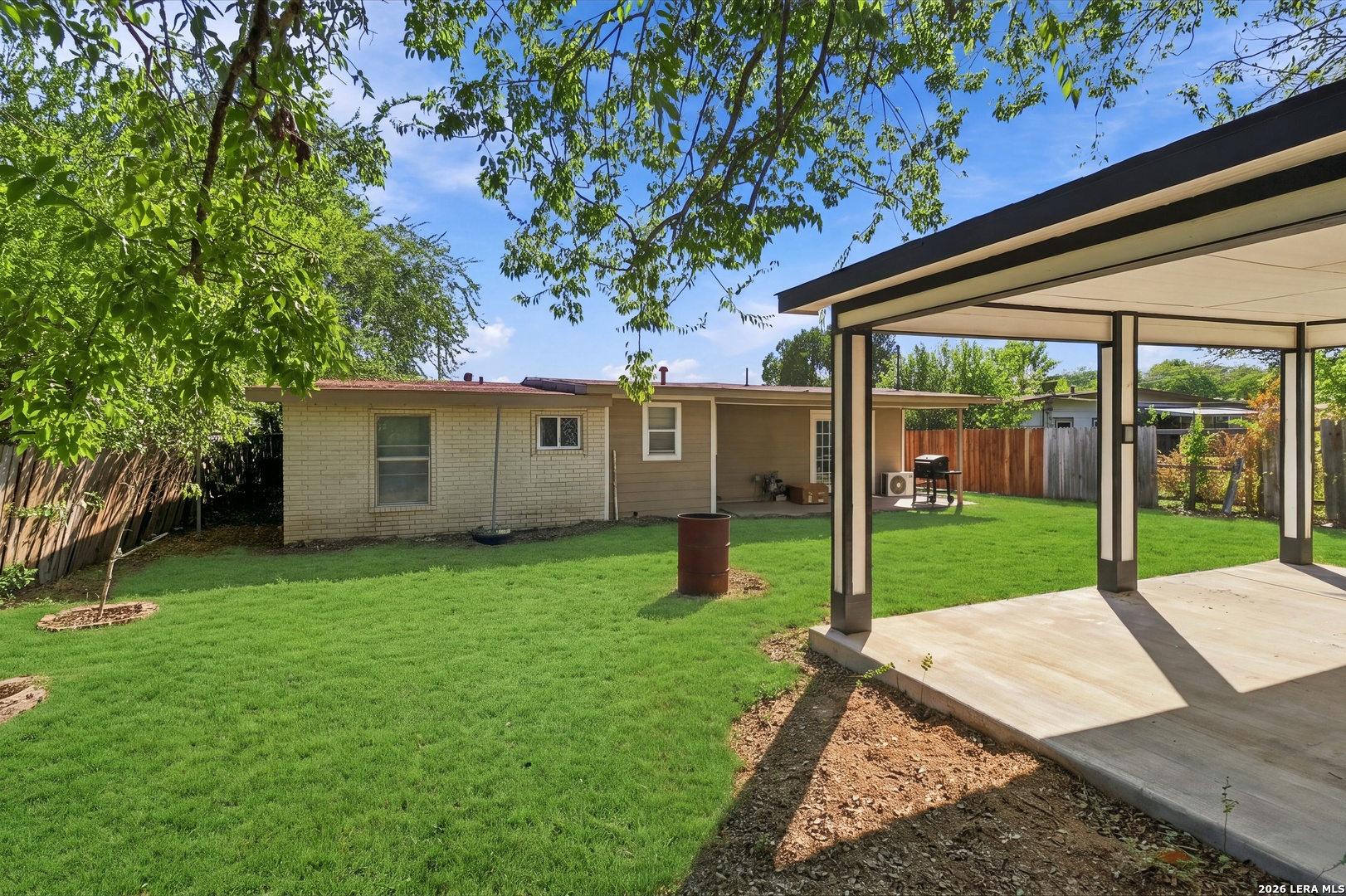 main property photo 9