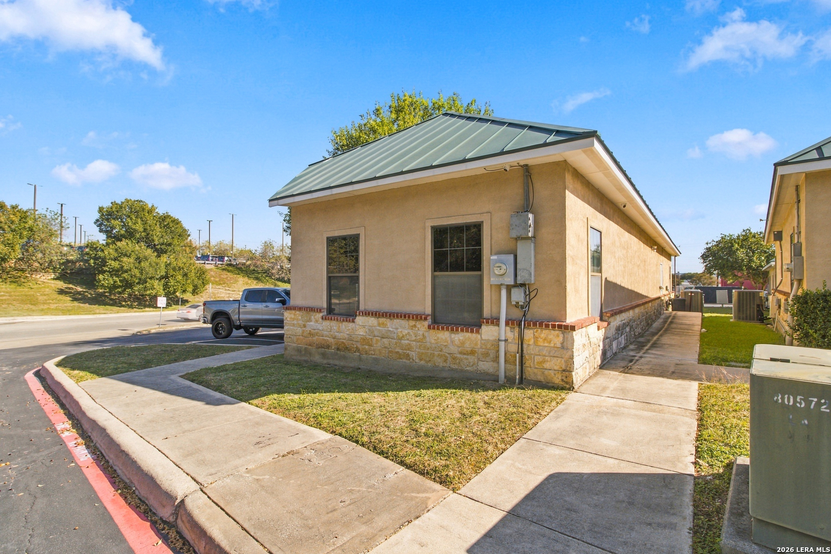 main property photo 28