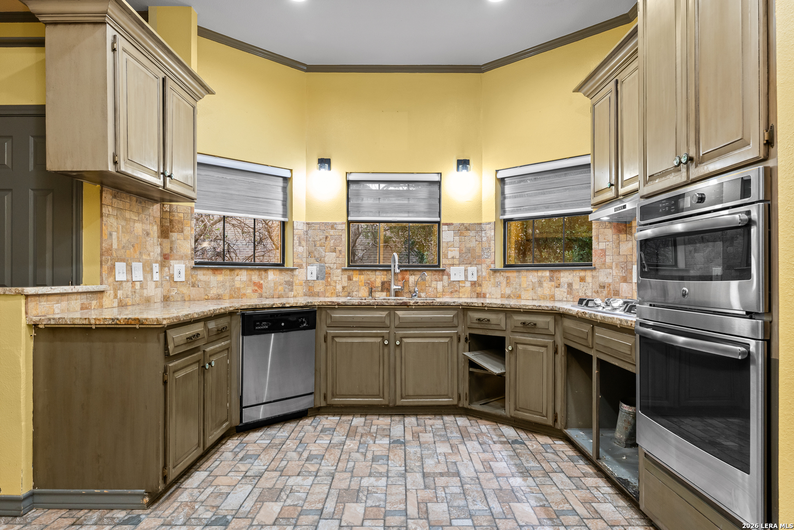 main property photo 11