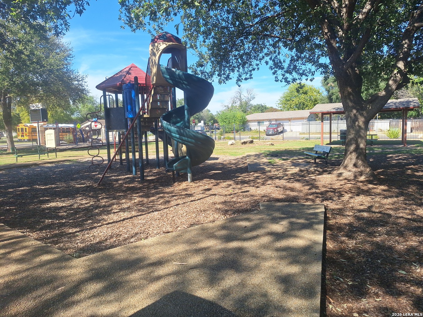 main property photo 25