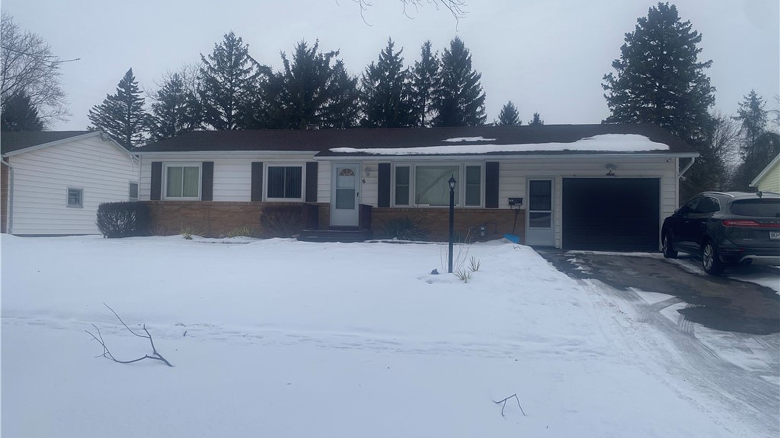 FOR SALE: 6 Gemini Cir, Rochester, NY - 3 Bed / 1.5 Bath