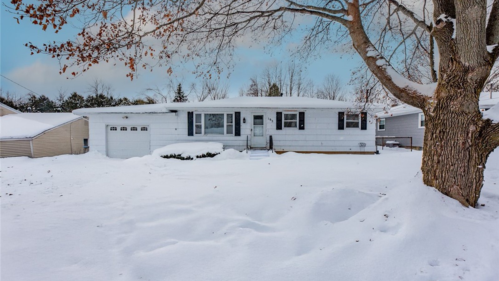 FOR SALE: 195 Norwood Ave, Rochester, NY - 3 Bed / 1 Bath