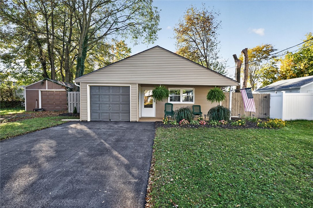 39 Laurelhurst Rd, Rochester, NY 14626