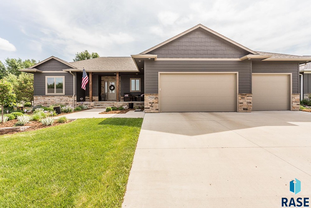 FOR SALE 7918 S Aspen Glen Dr, Sioux Falls, SD 3 Bed / 2 Bath