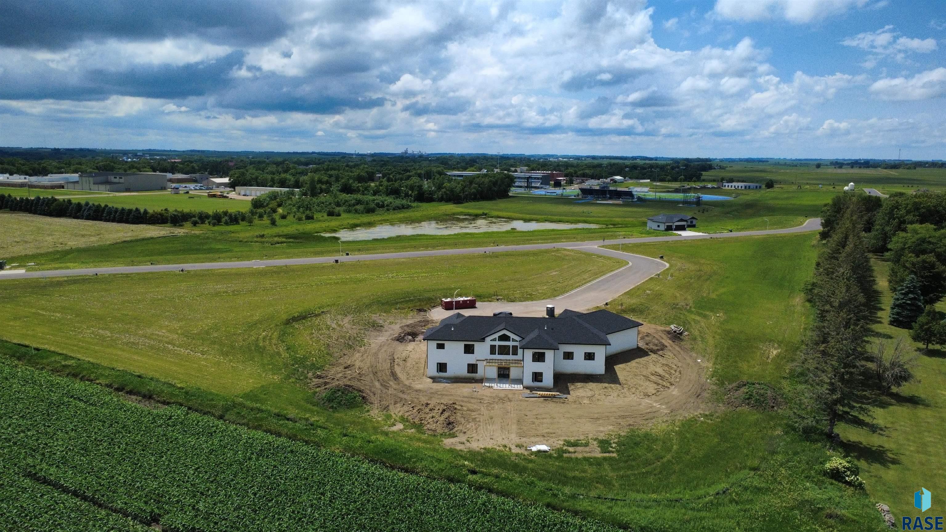 main property photo 11
