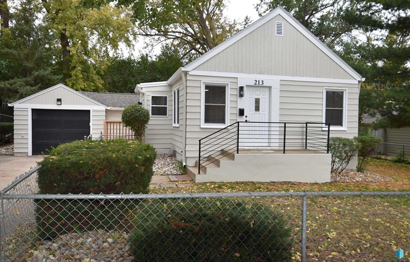 213 E 32nd St, Sioux Falls, SD 57105