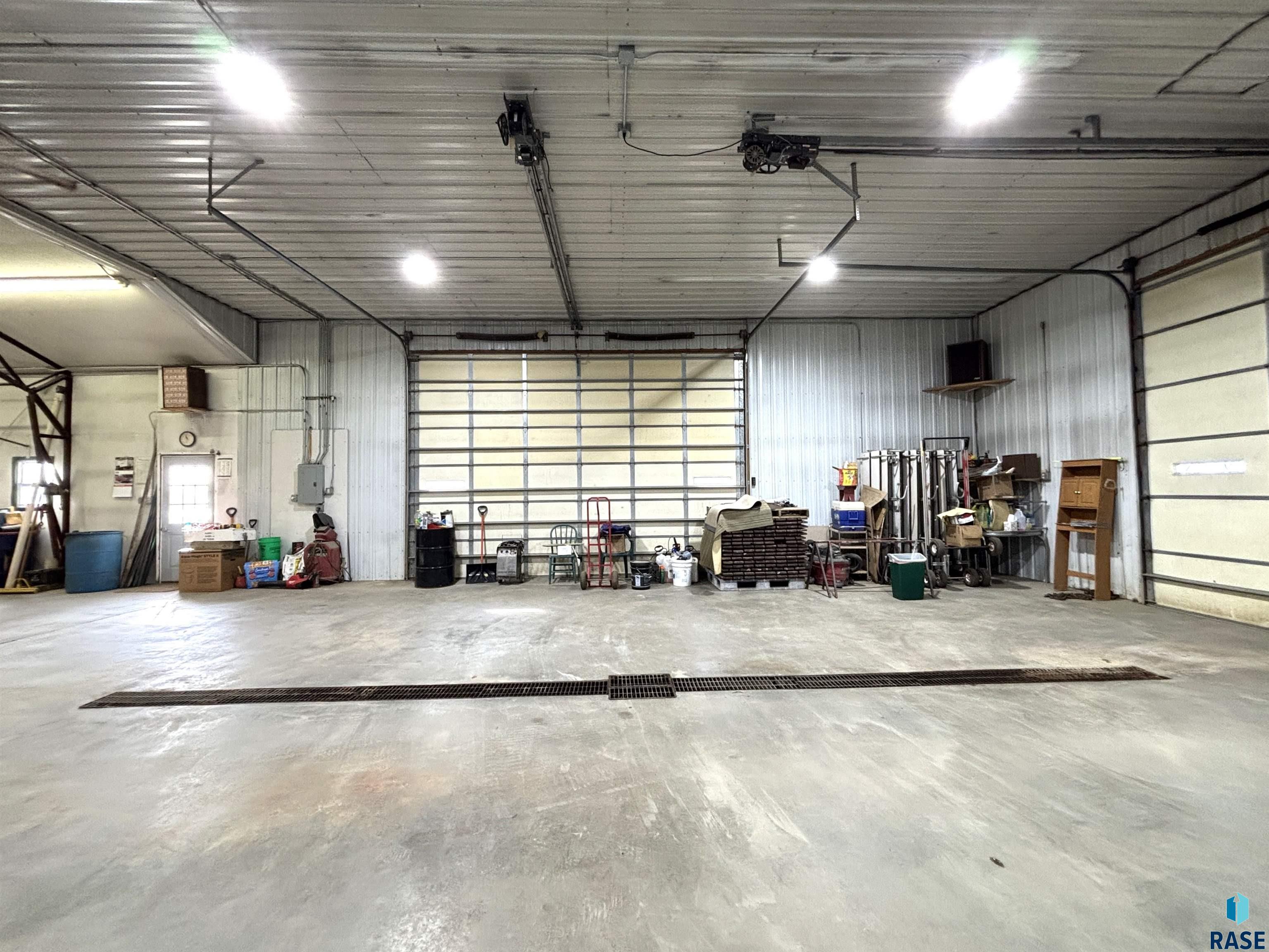 main property photo 10