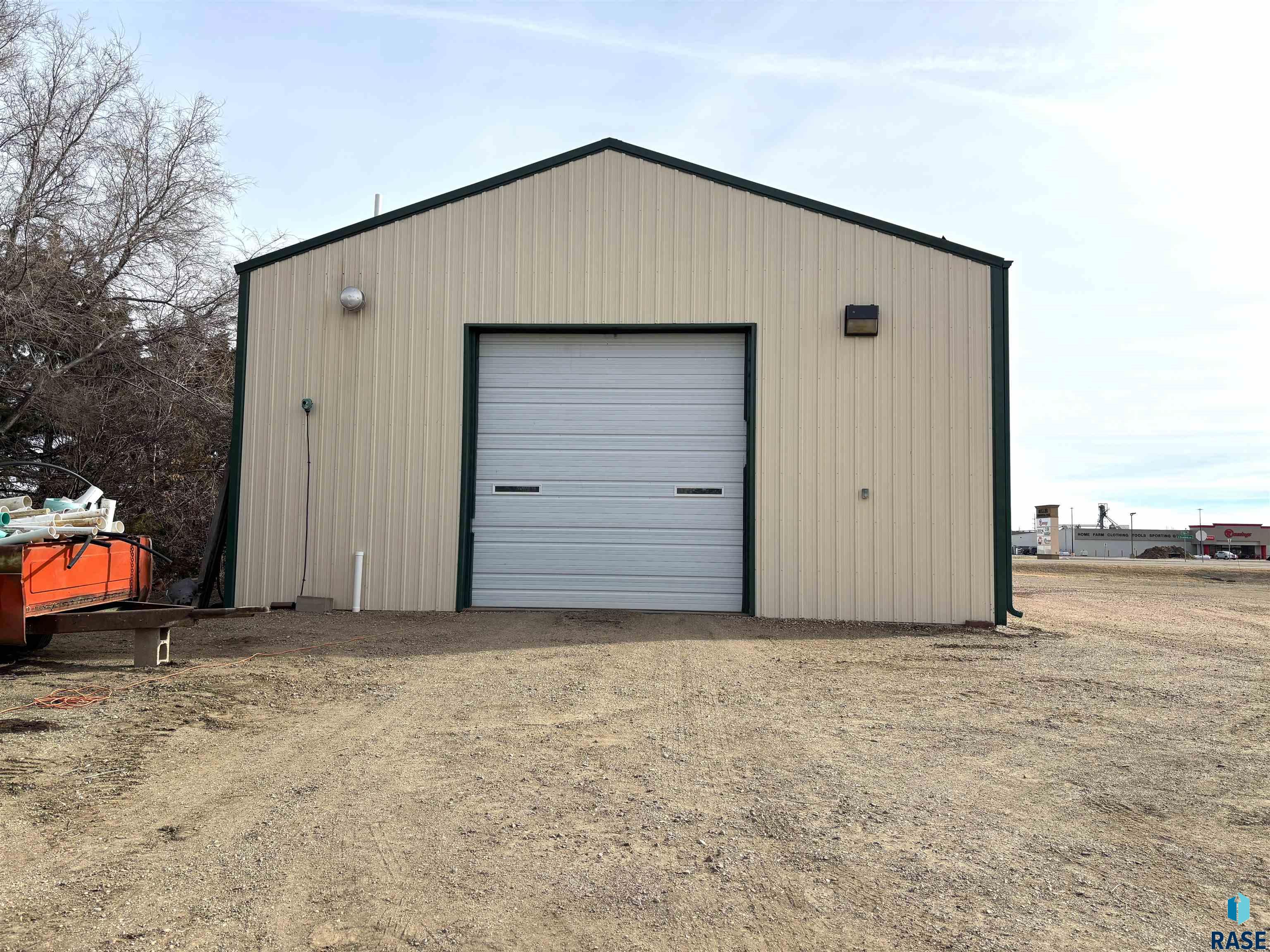 main property photo 16