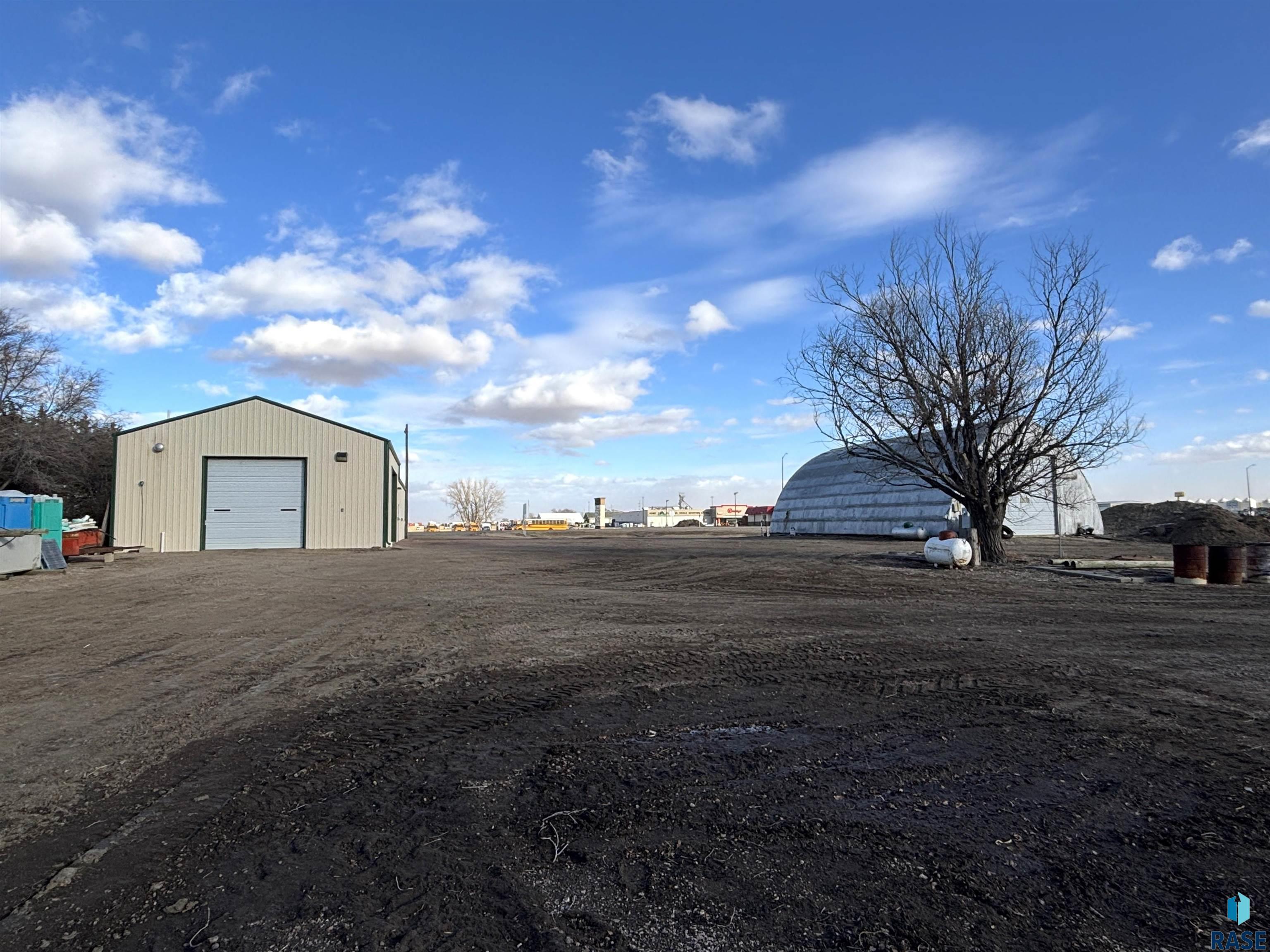 main property photo 31