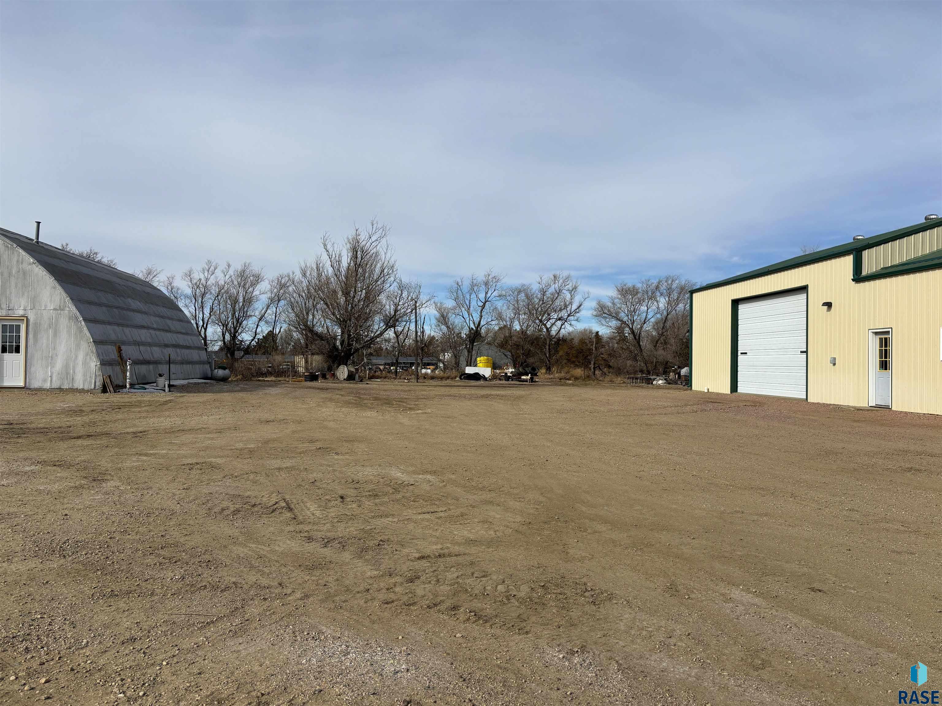 main property photo 35