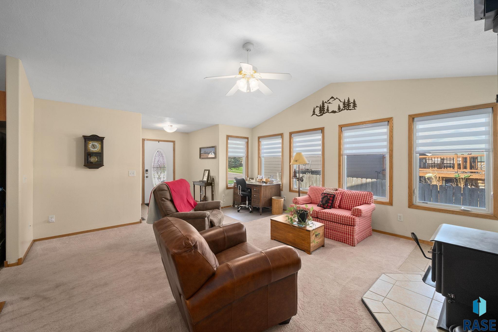 property viewer photo 3