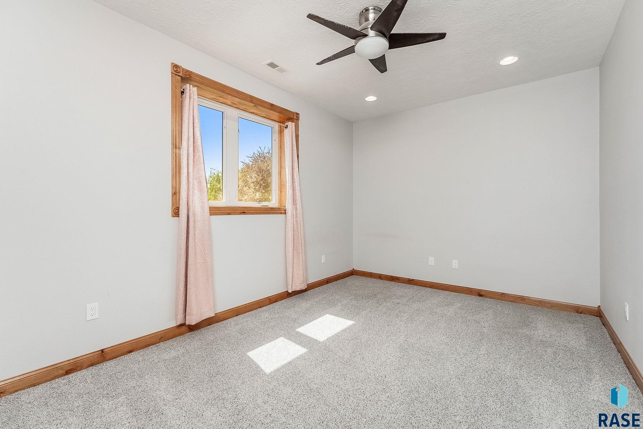 property viewer photo 23