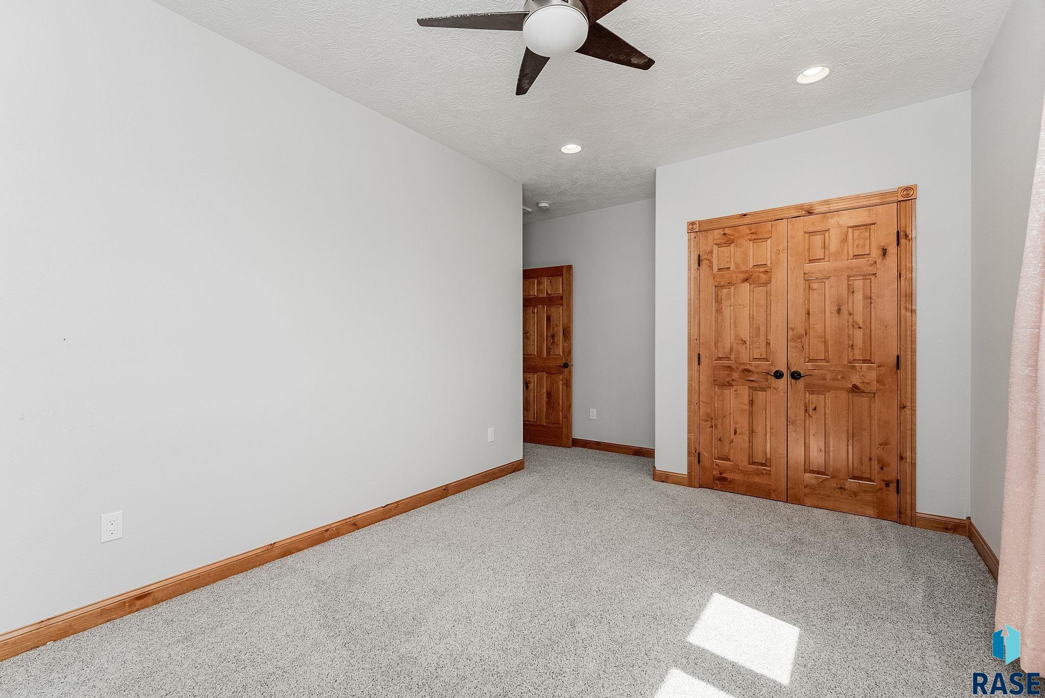 property viewer photo 25