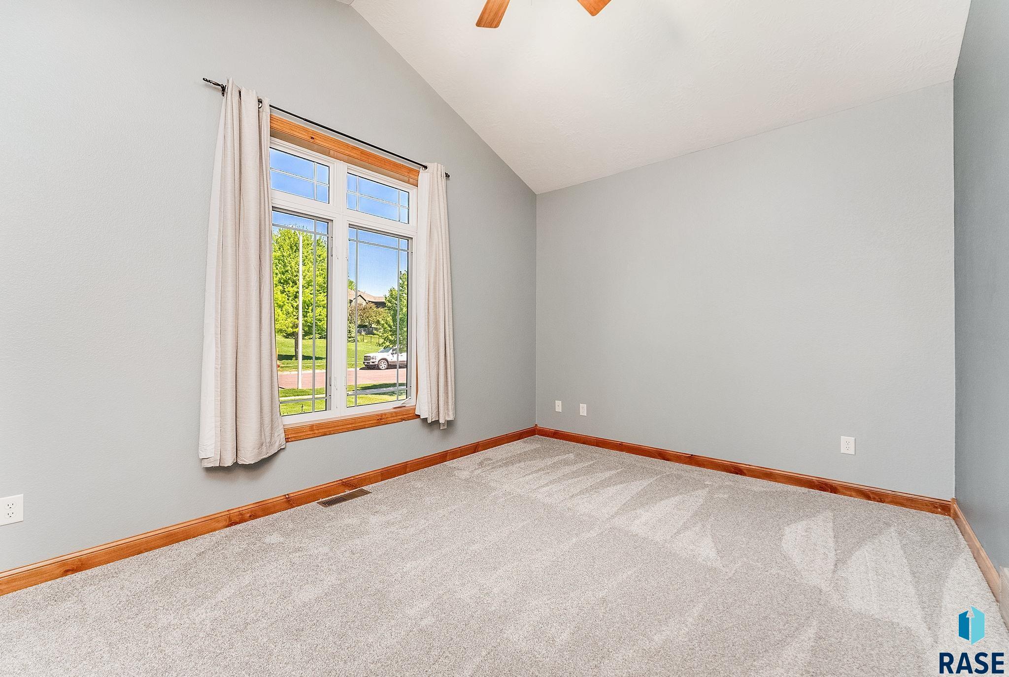 property viewer photo 27
