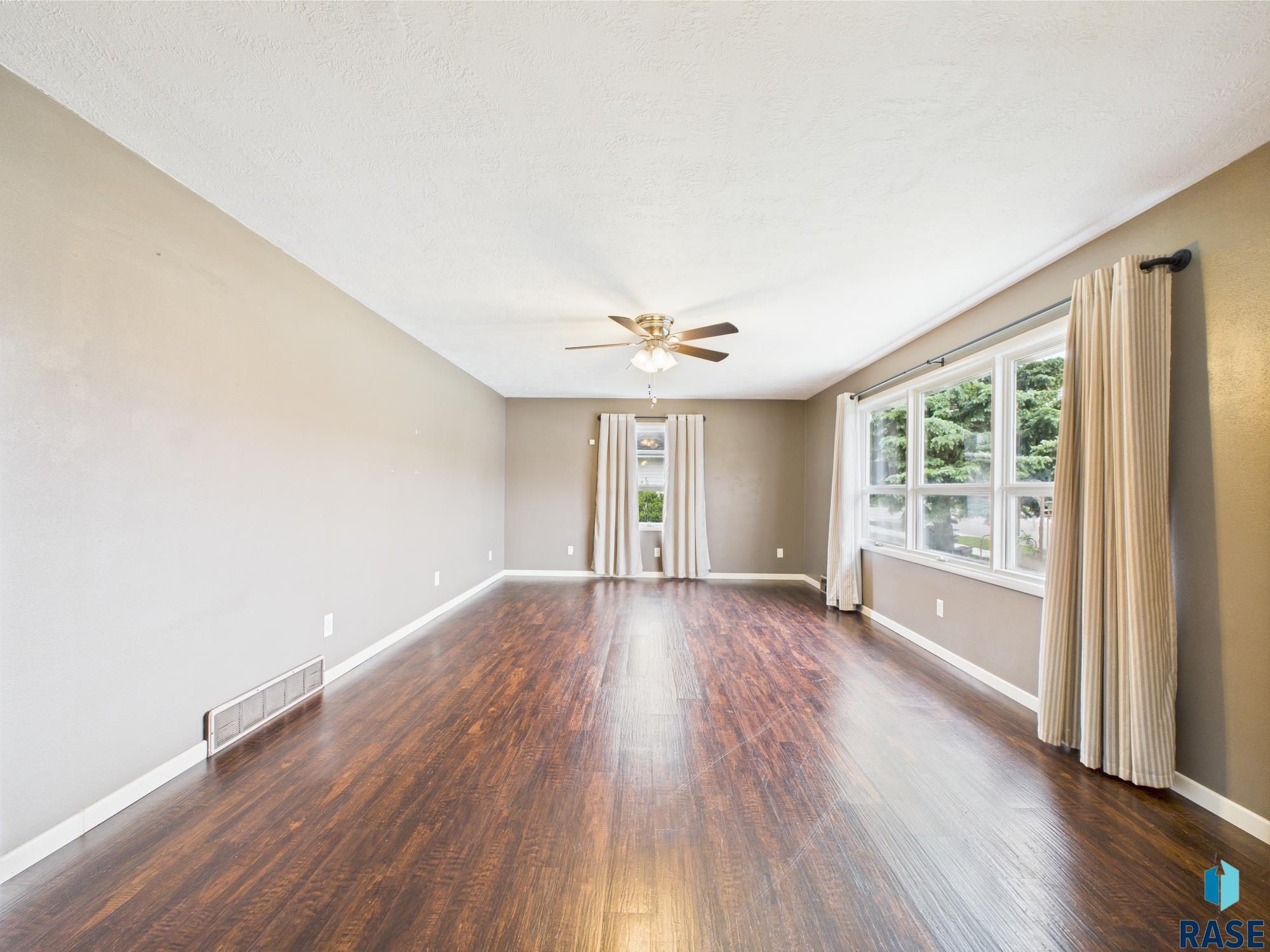 property viewer photo 2