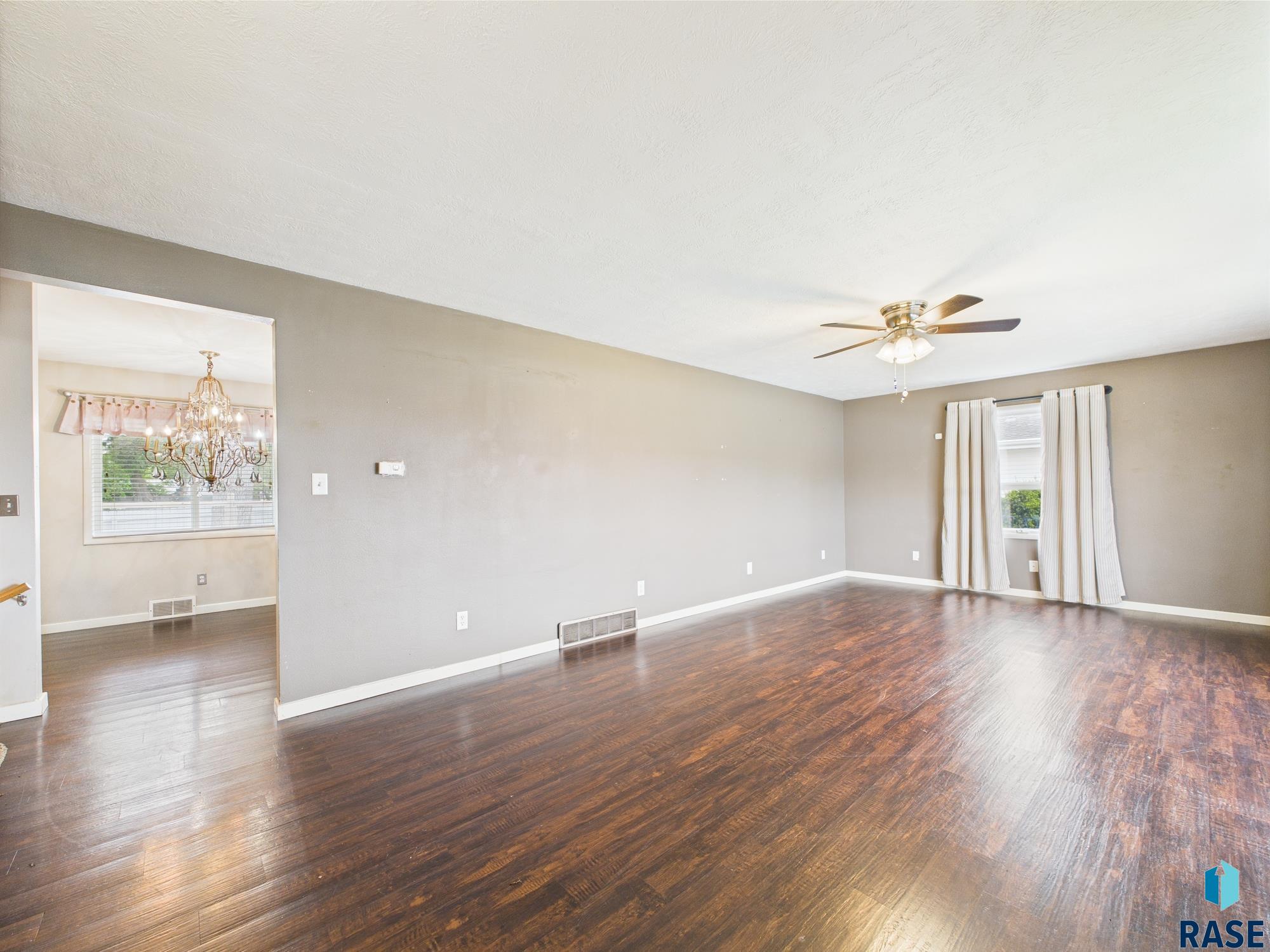 property viewer photo 3