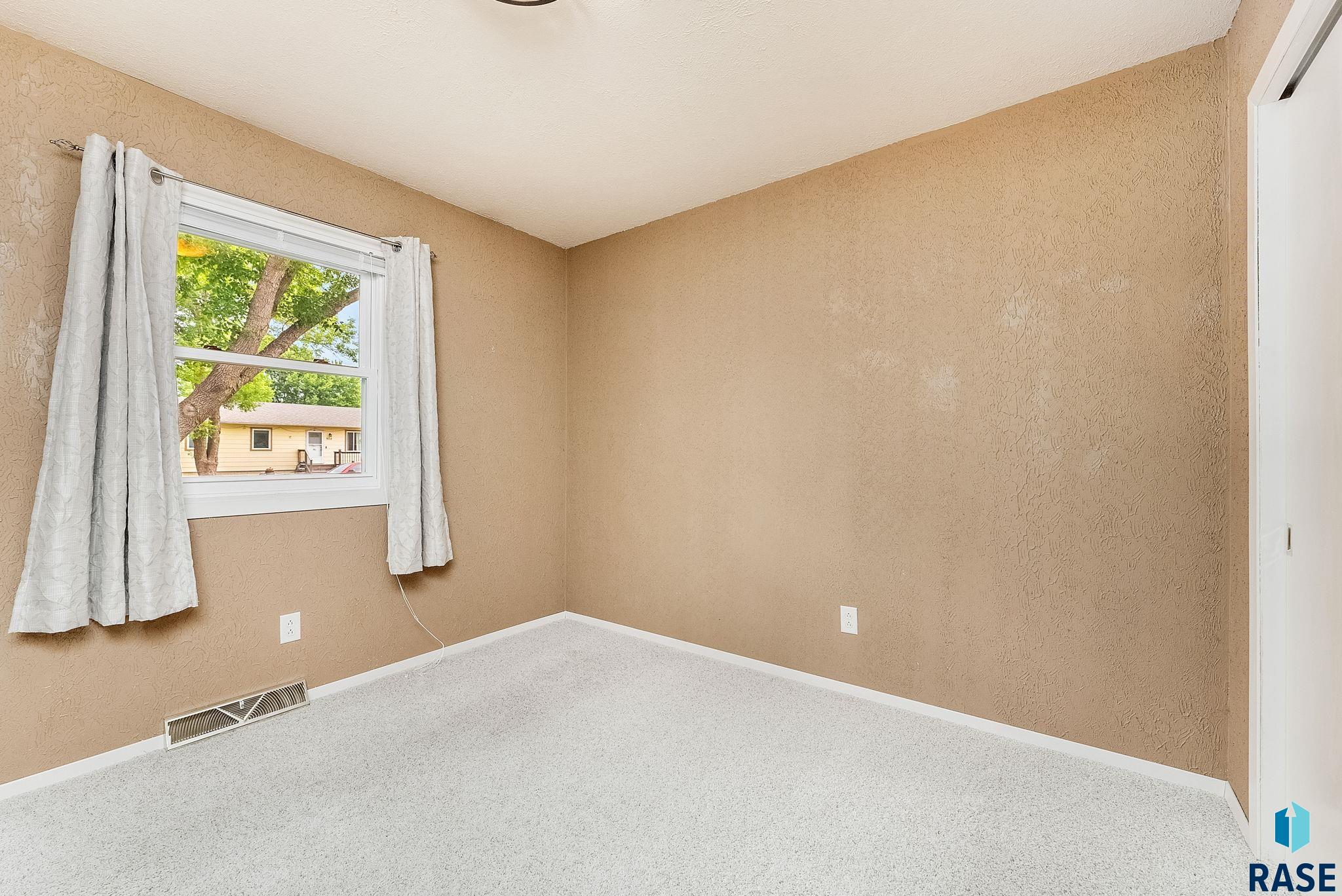 property viewer photo 18