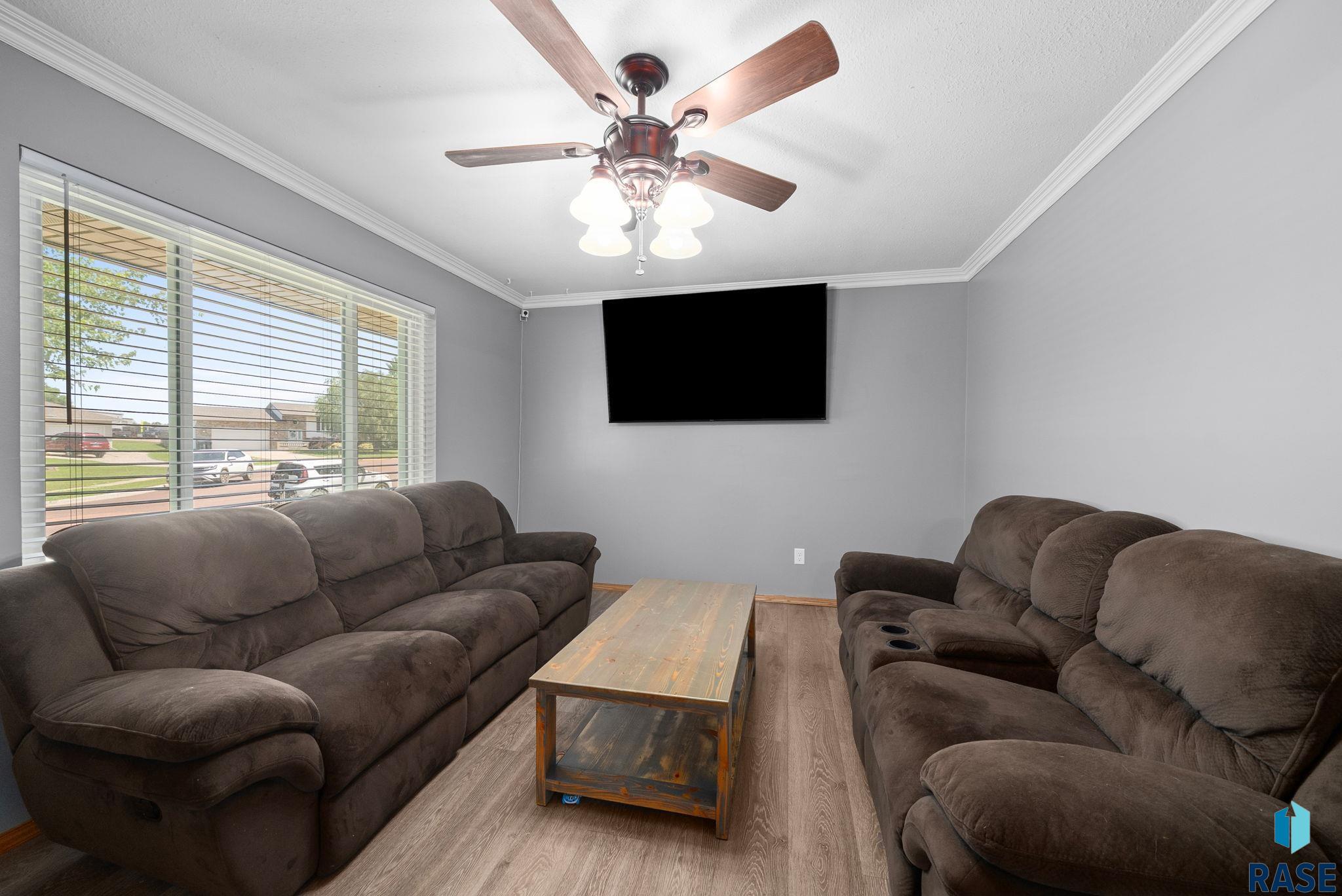 property viewer photo 3