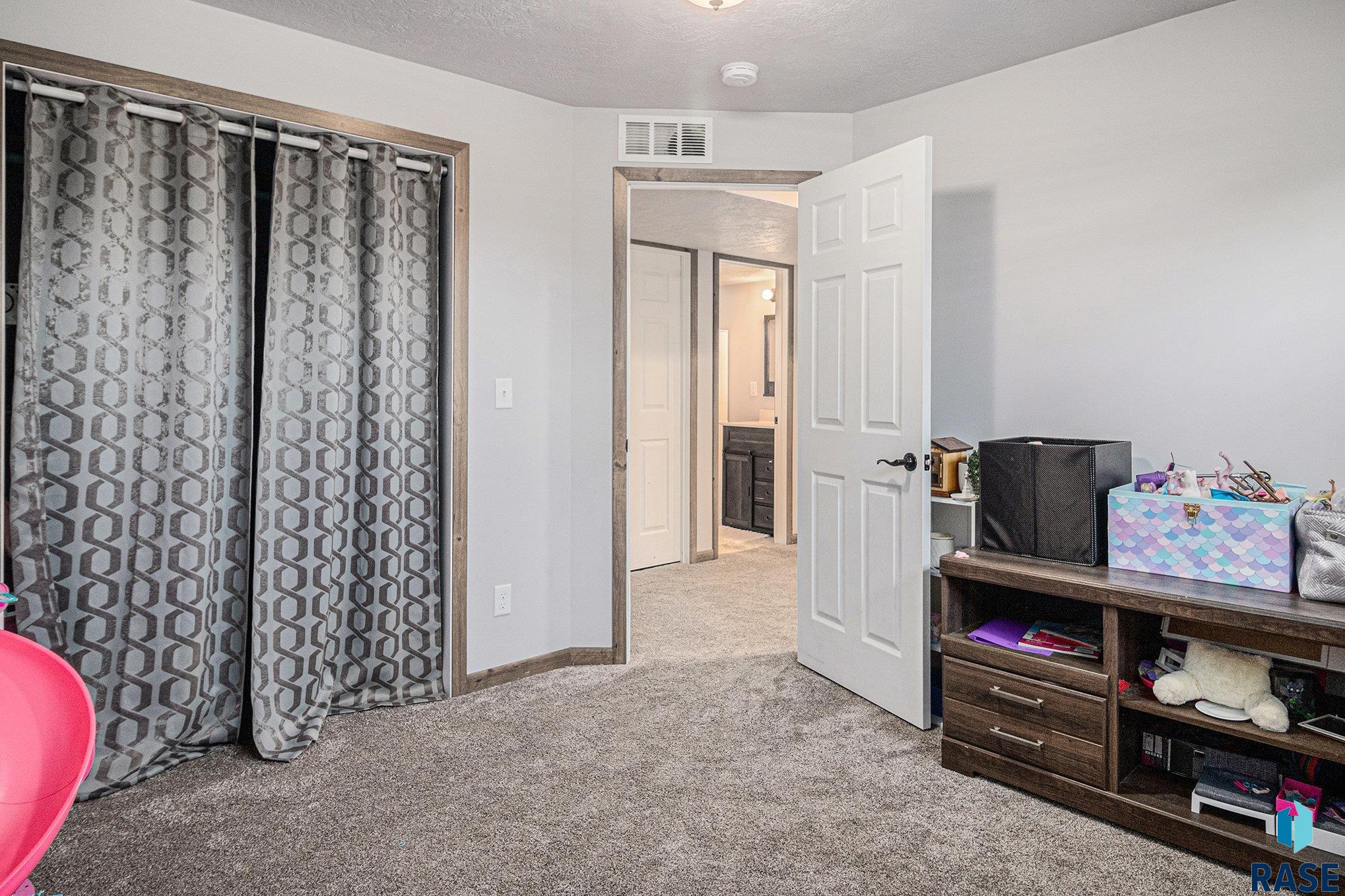 property viewer photo 15
