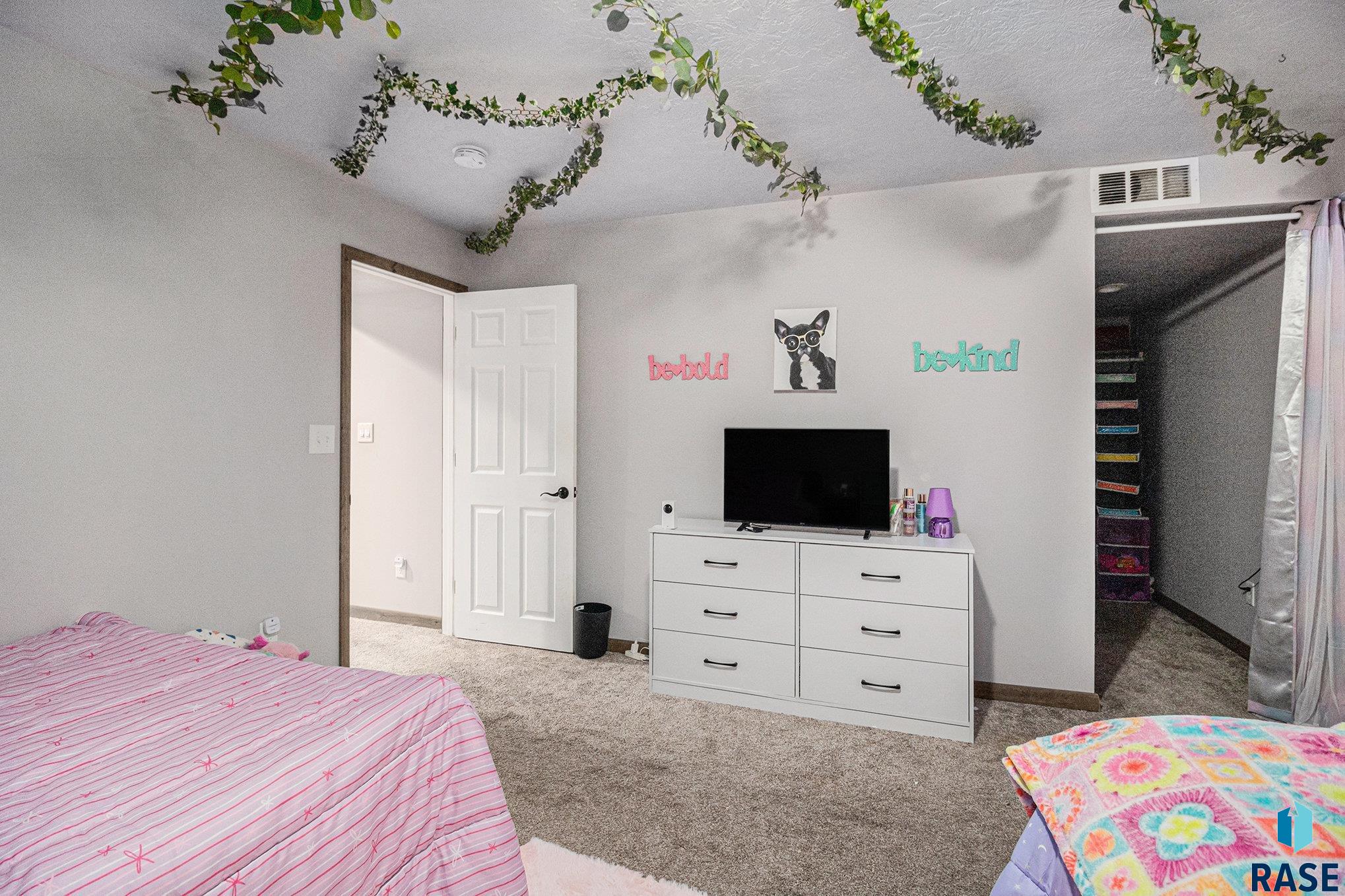 property viewer photo 17