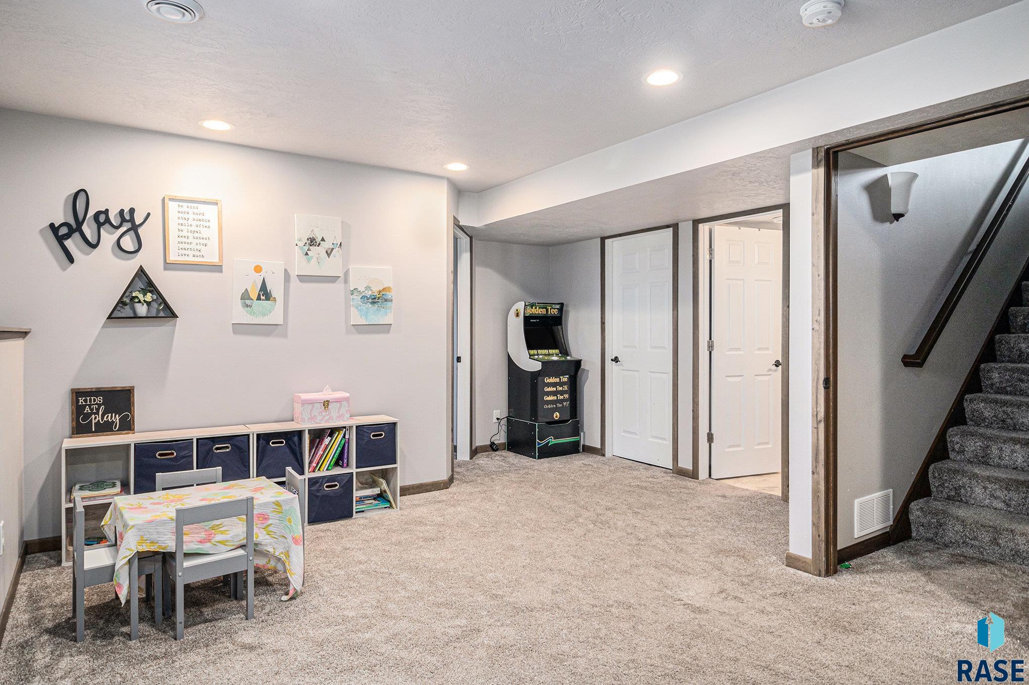 property viewer photo 3