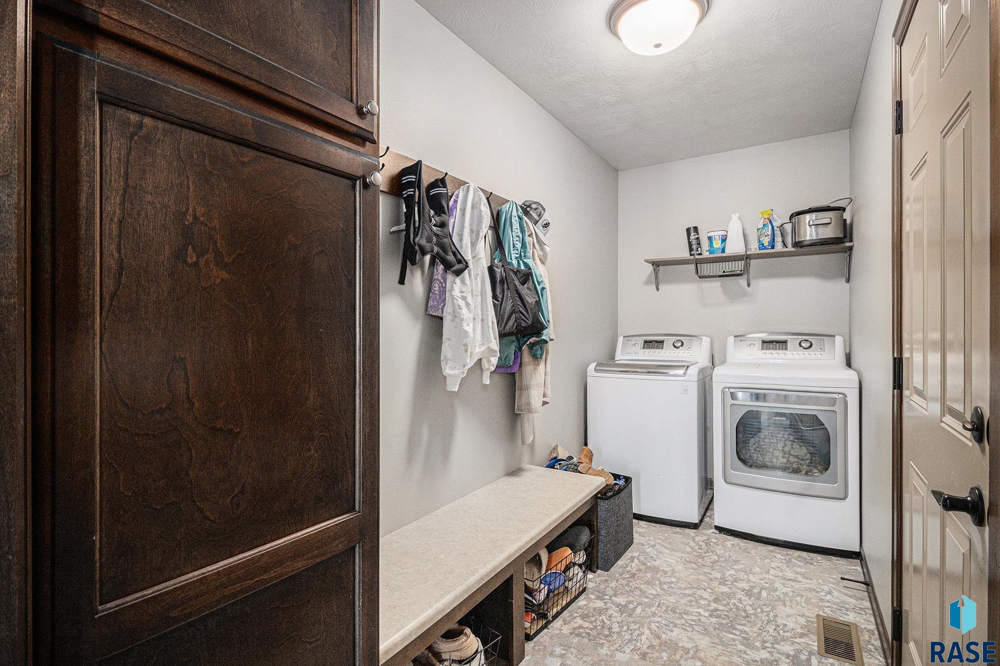 property viewer photo 7