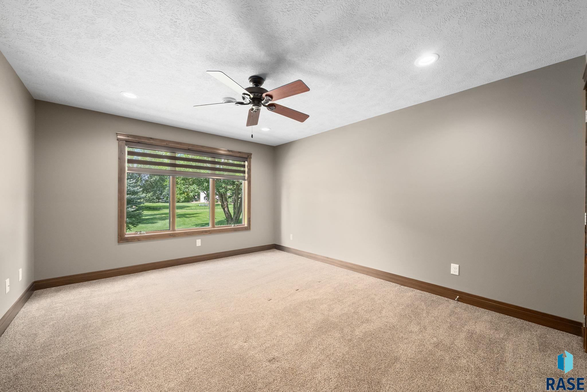 property viewer photo 40