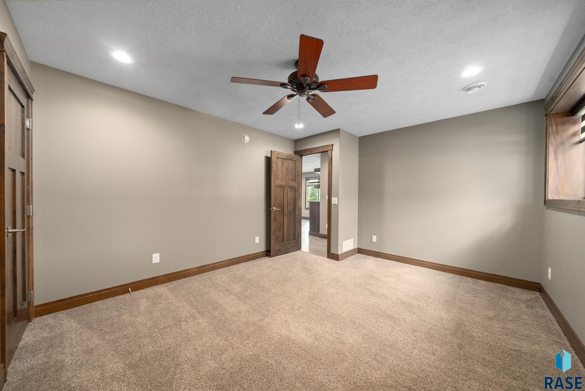 property viewer photo 41
