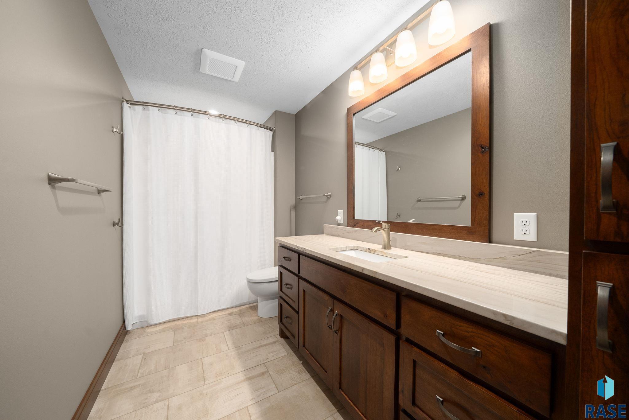 property viewer photo 44