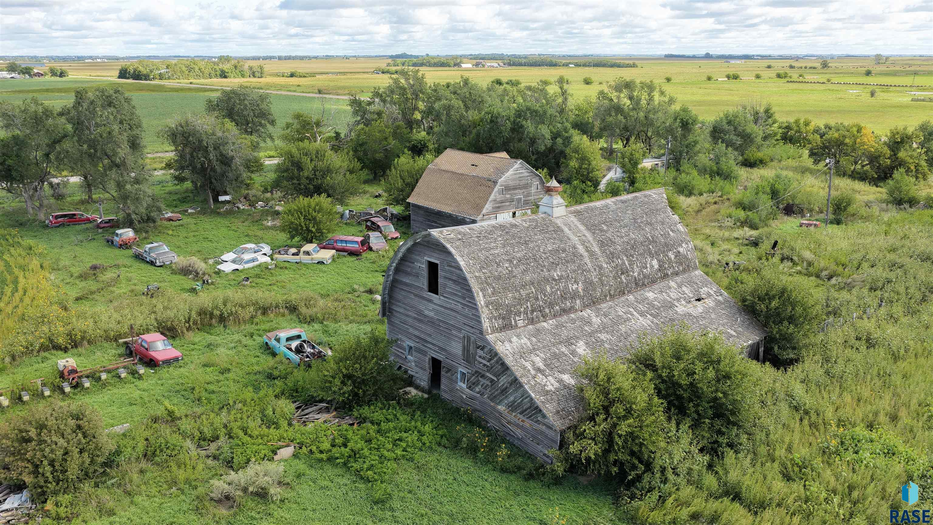 main property photo 5