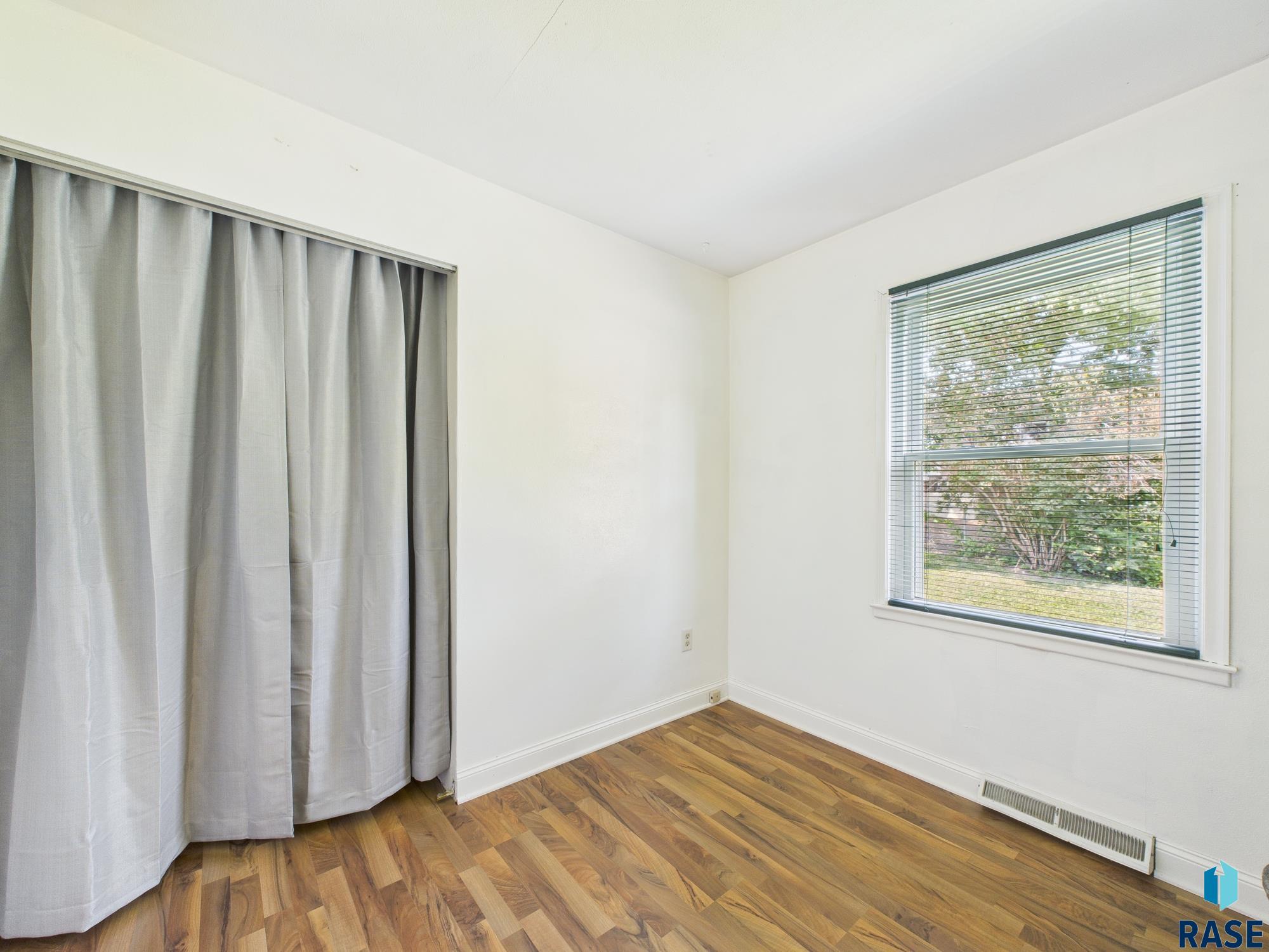 property viewer photo 16