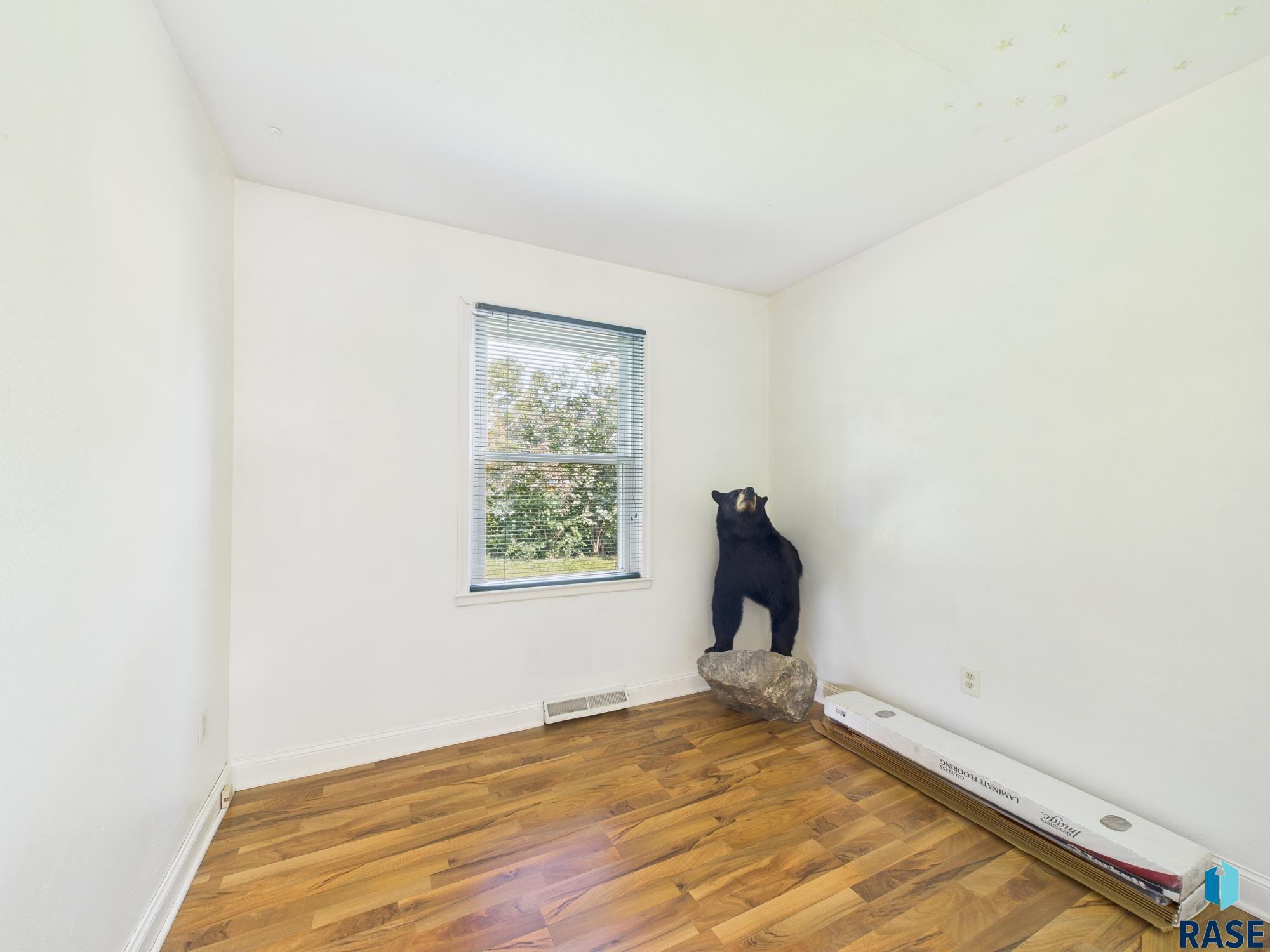 property viewer photo 18