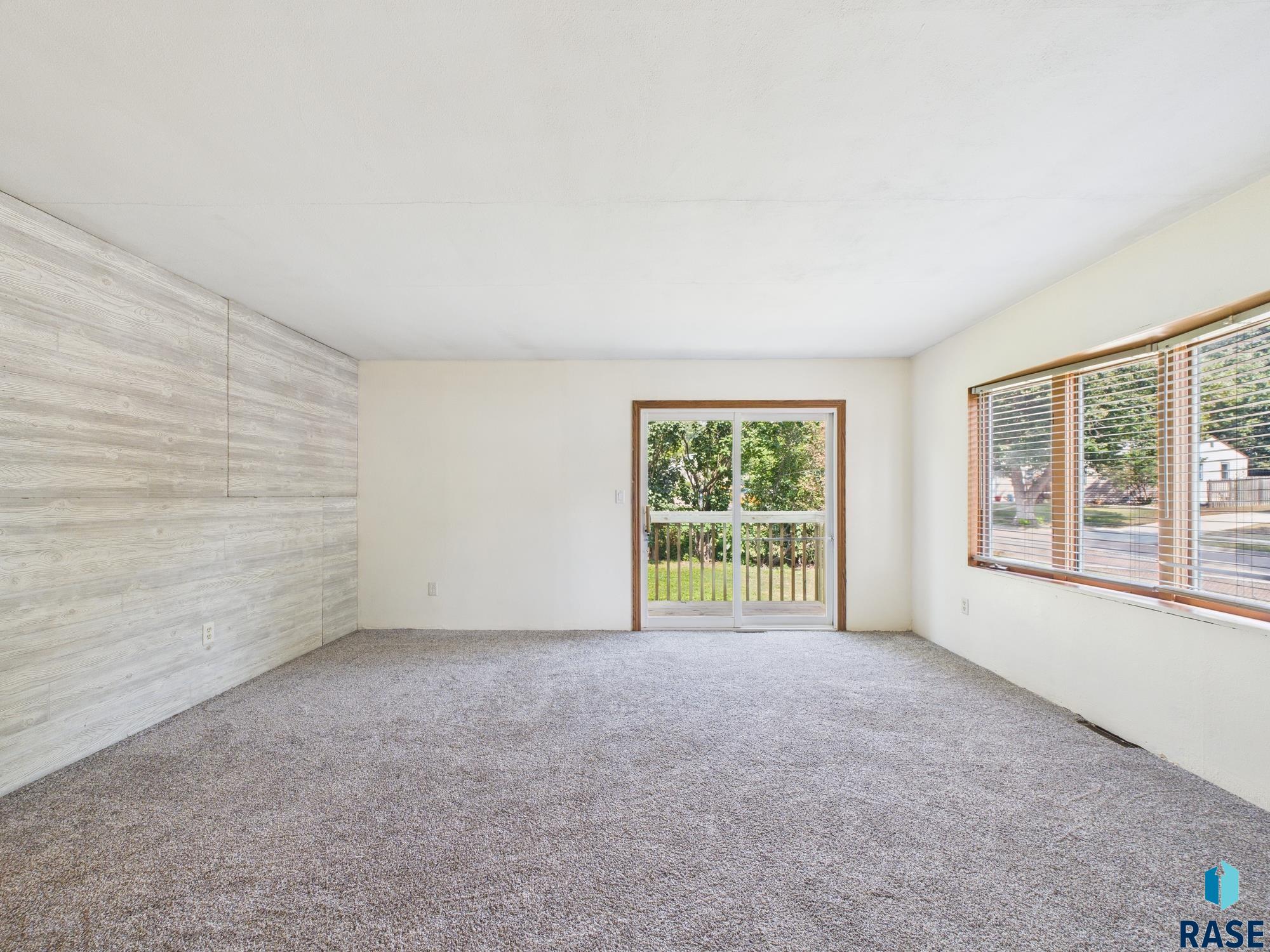property viewer photo 3