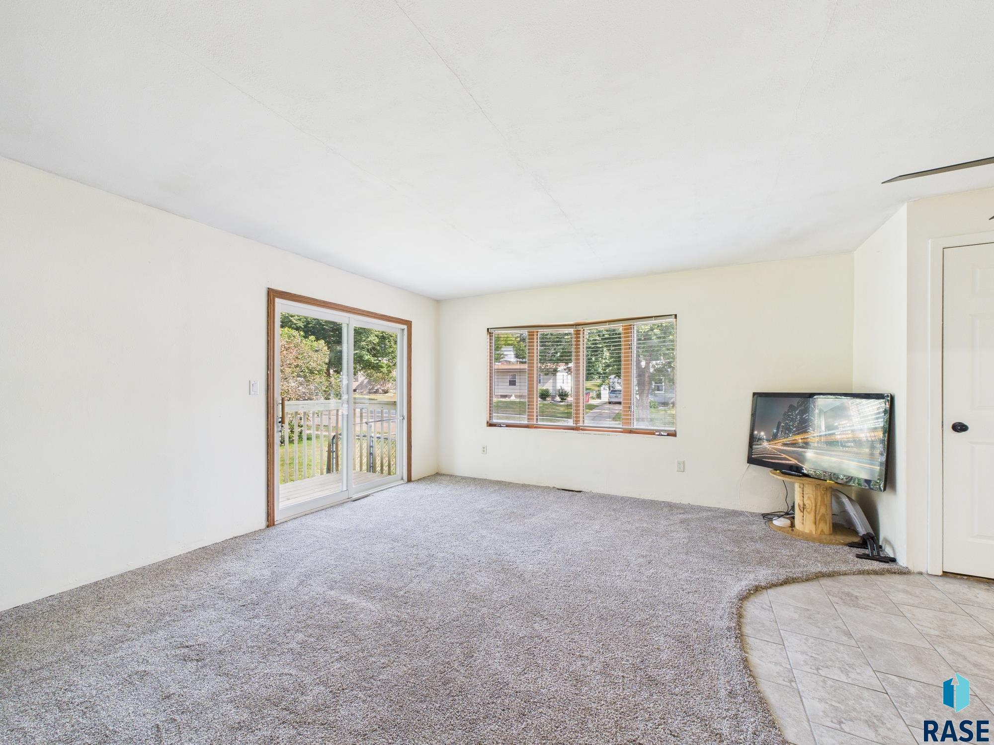 property viewer photo 4