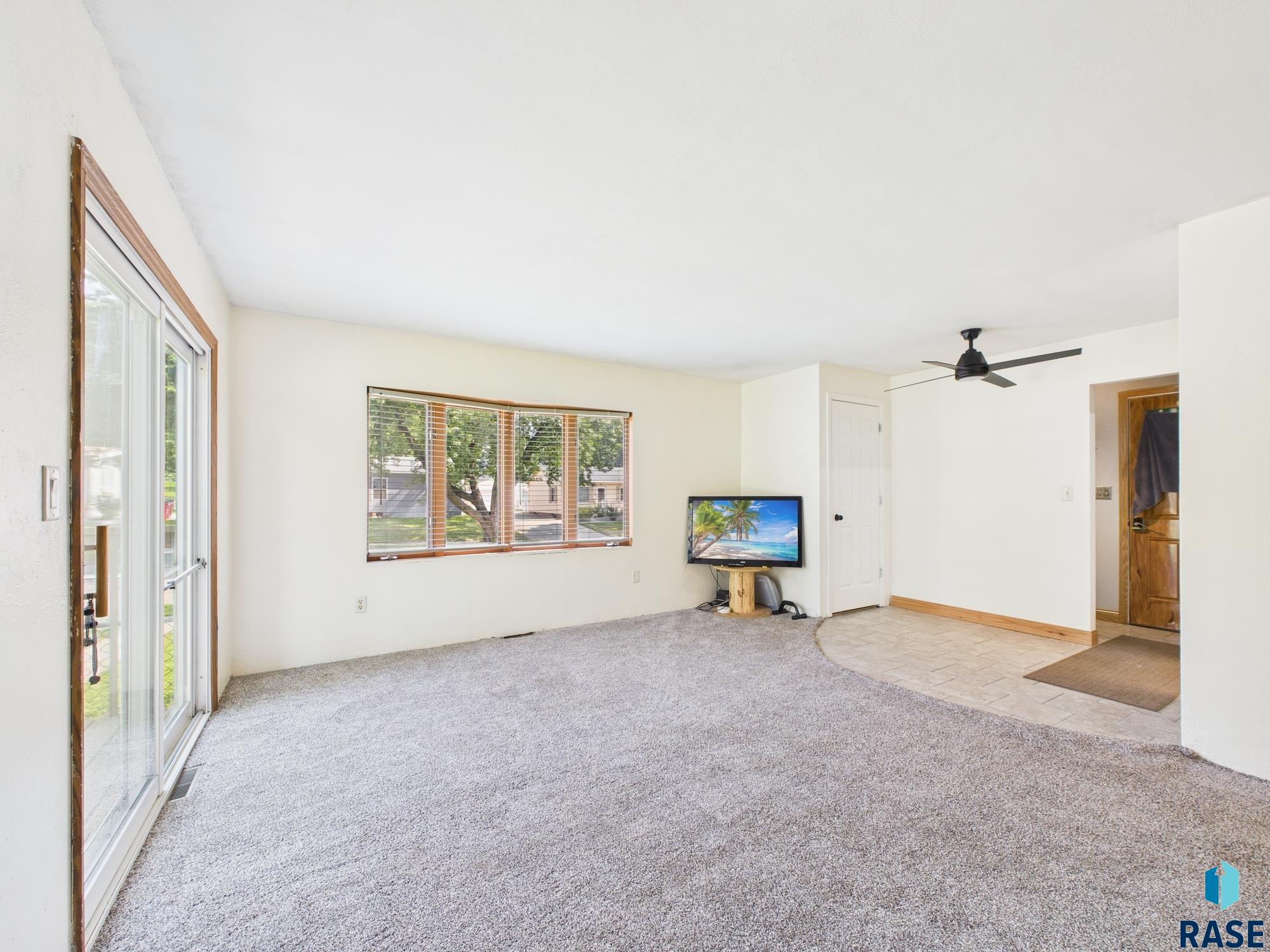 property viewer photo 6