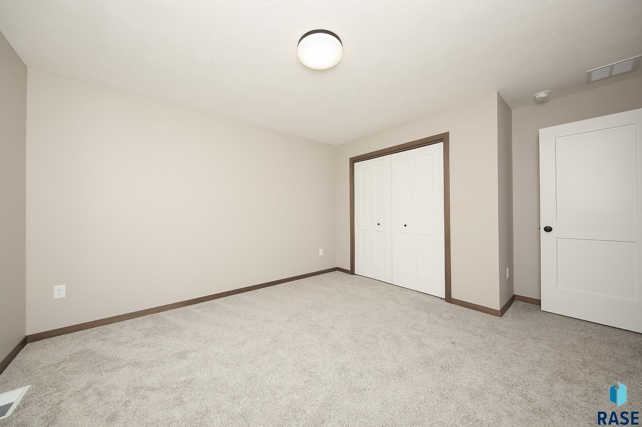 property viewer photo 10