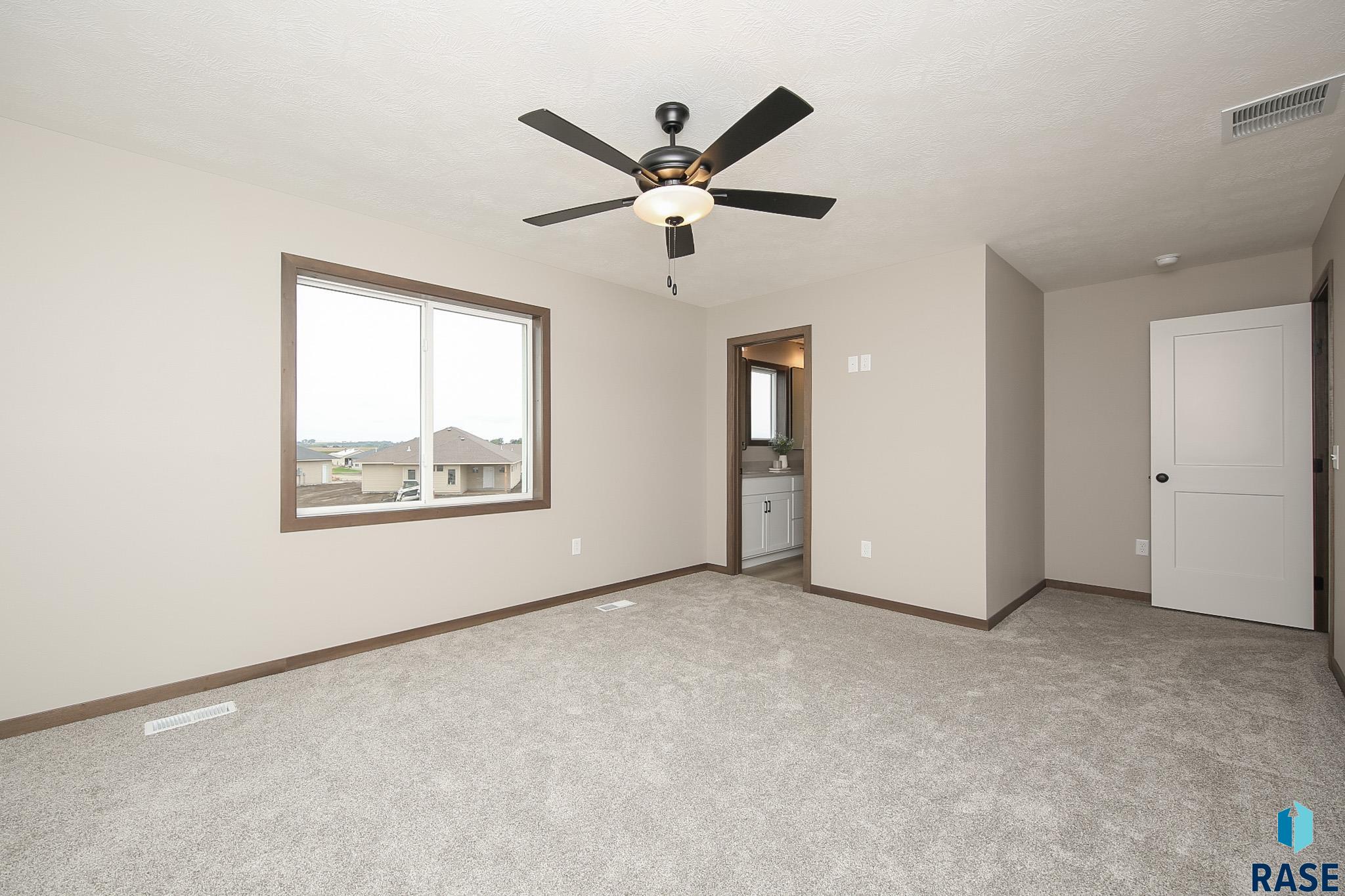 property viewer photo 7